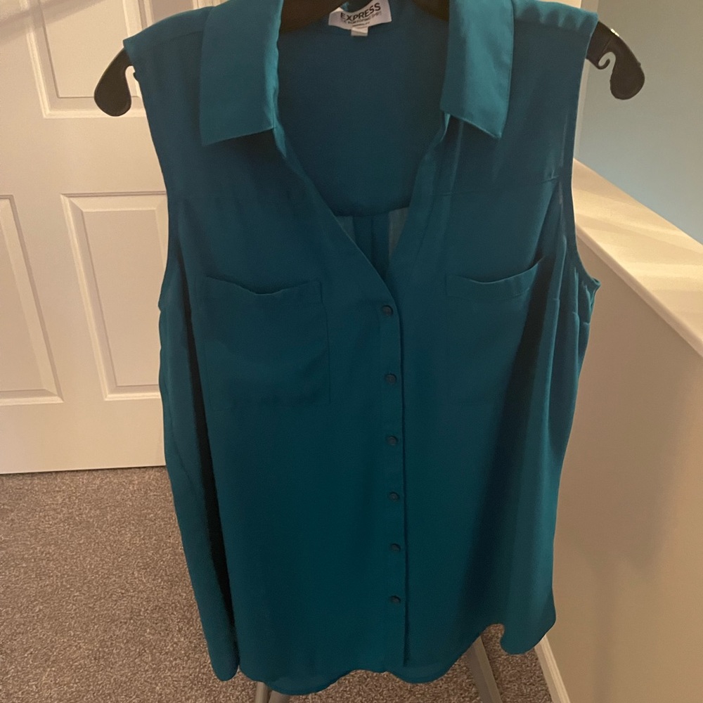 Express portofino sleeveless top in teal.